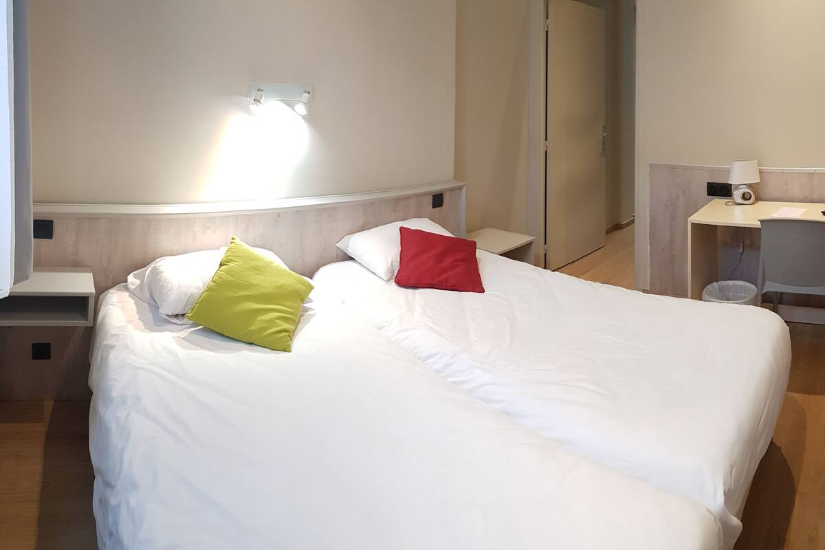 individually furnished, desk, soundproofing, free cots/infant beds