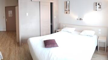 Family Room | Individually furnished, desk, soundproofing, free cribs/infant beds