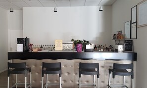 Bar (in der Unterkunft)