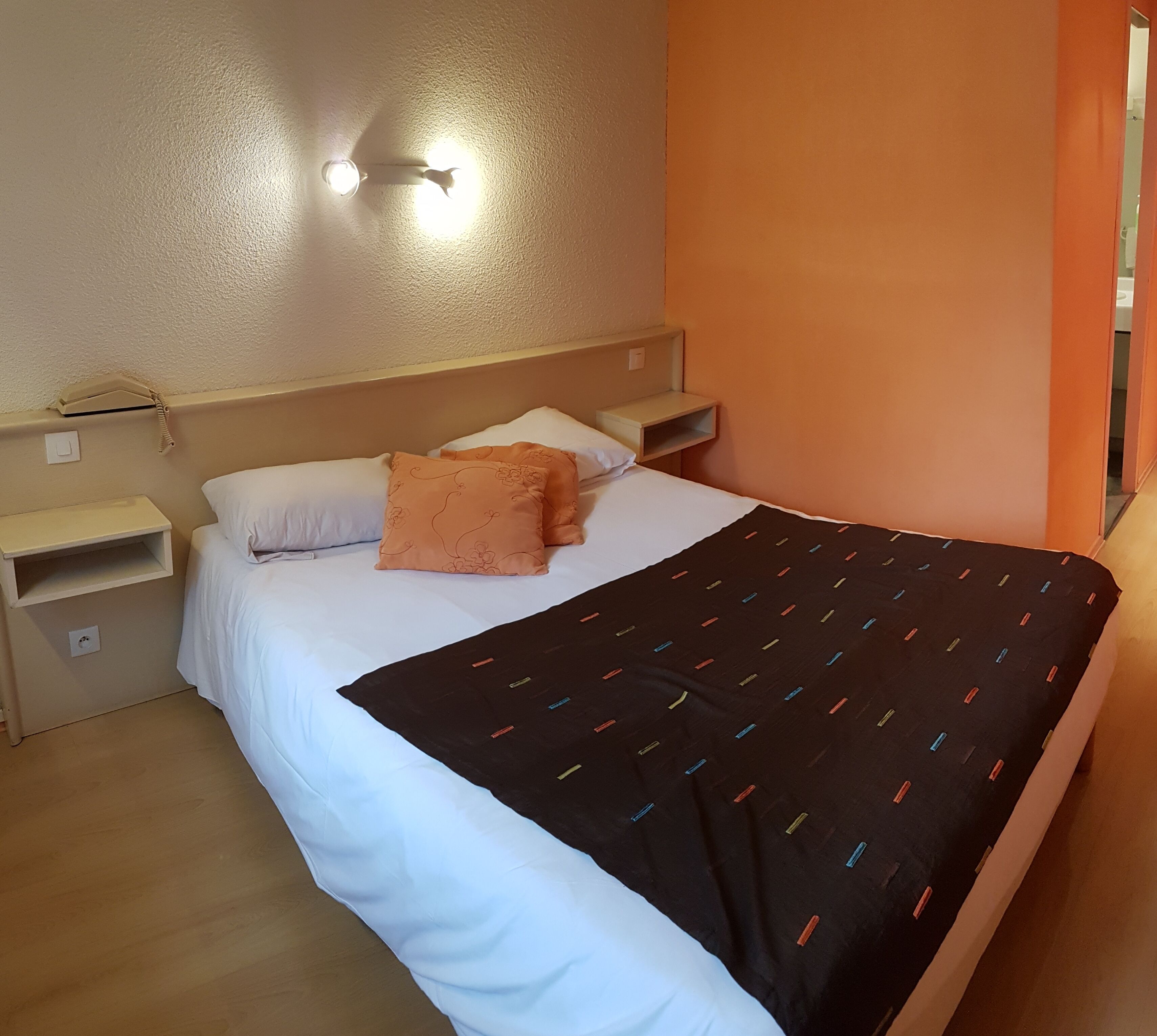 double room | individually furnished, desk, soundproofing, free cots/infant beds