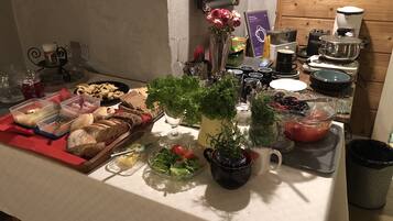 Petit déjeuner continental servi tous les jours en supplément