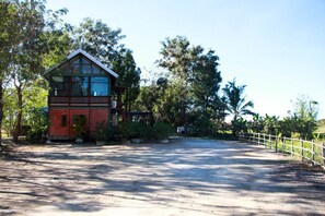 Property grounds - Phu Mi Lum Nao House (San Kamphaeng)