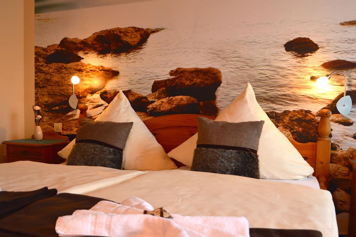 Double Room | Desk, rollaway beds, free WiFi