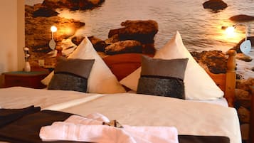 Desk, rollaway beds, free WiFi