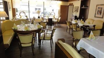 Daily buffet breakfast (EUR 5.00 per person)