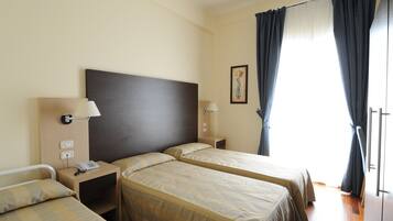 Zimmersafe, Schreibtisch, Babybetten, kostenloses WLAN