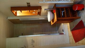 Double Room (Le Poulailler) | Bathroom | Shower, towels