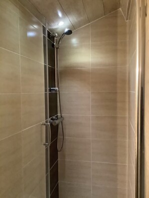 Cottage, 2 Bedrooms | Bathroom shower - Belge attitude (Commequiers)