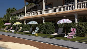 Outdoor pool, open 9:00 AM to 10:00 PM, pool loungers