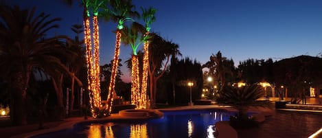 Outdoor pool, open 9:00 AM to 10:00 PM, pool loungers