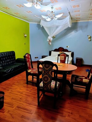 Suite familiar | Sala d'estar | Televisor de pantalla plana 