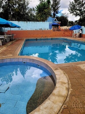 Outdoor pool - Apex Resort (Nakuru)