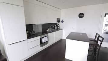 Comfort Apartment, 2 Bedrooms, Balcony | Private kitchen | Fridge, microwave, oven, stovetop
