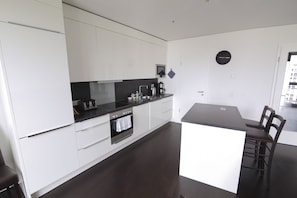 Comfort Apartment, 2 Bedrooms, Balcony | Private kitchen