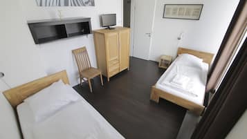 Comfort Penthouse, 2 Bedrooms, Terrace | 1 bedroom, premium bedding, desk, iron/ironing board