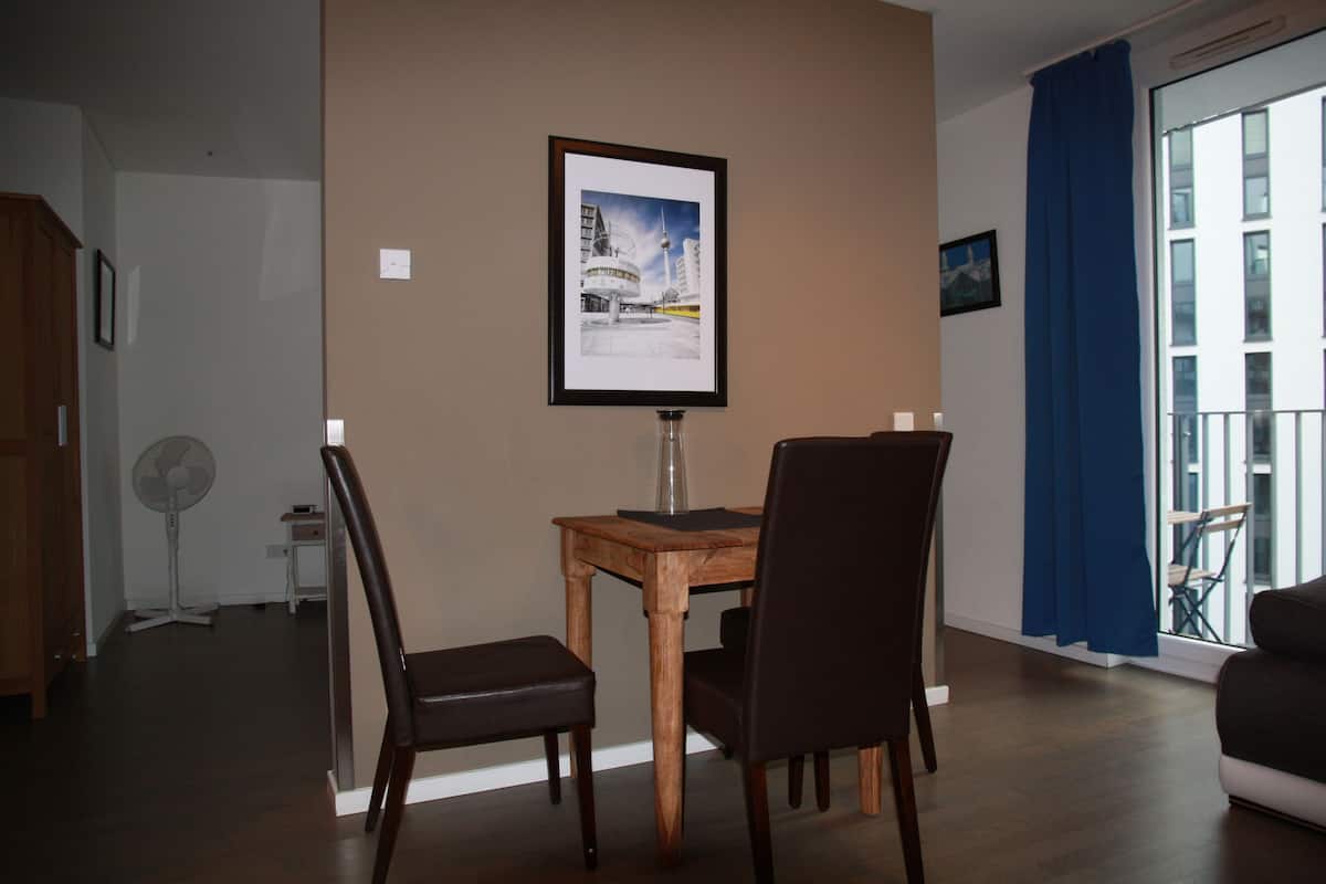 Studio, balkon | Dineren in de kamer
