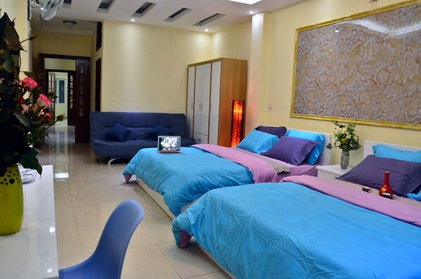 Premium Quadruple Room, 1 Bedroom, Ensuite, City View | Bathroom | Shower, free toiletries, hair dryer, slippers