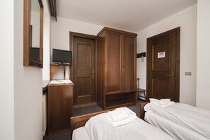 Habitació amb dos llits individuals (n°105) | Caixa forta a l'habitació, escriptori, wifi gratuïta i roba de llit