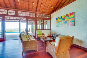 컴포트 하우스, 침실 3개, 금연 | 거실 공간 | 평면 TV, DVD 플레이어