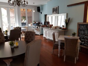 Frokostbuffé hver dag (EUR 8.50 per person)