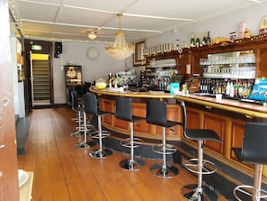 Bar (on property) - Cafe pension The Chandelier (Terneuzen)
