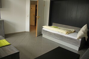 Apartment | 1 bedroom, desk, rollaway beds, free WiFi - Komfort Apartments am Marktplatz (Bexbach)