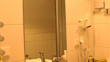 Departamento | Baño | Regadera, secadora de cabello, toallas