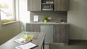 Departamento | Cocineta privada | Refrigerador, microondas, horno y parrilla de estufa