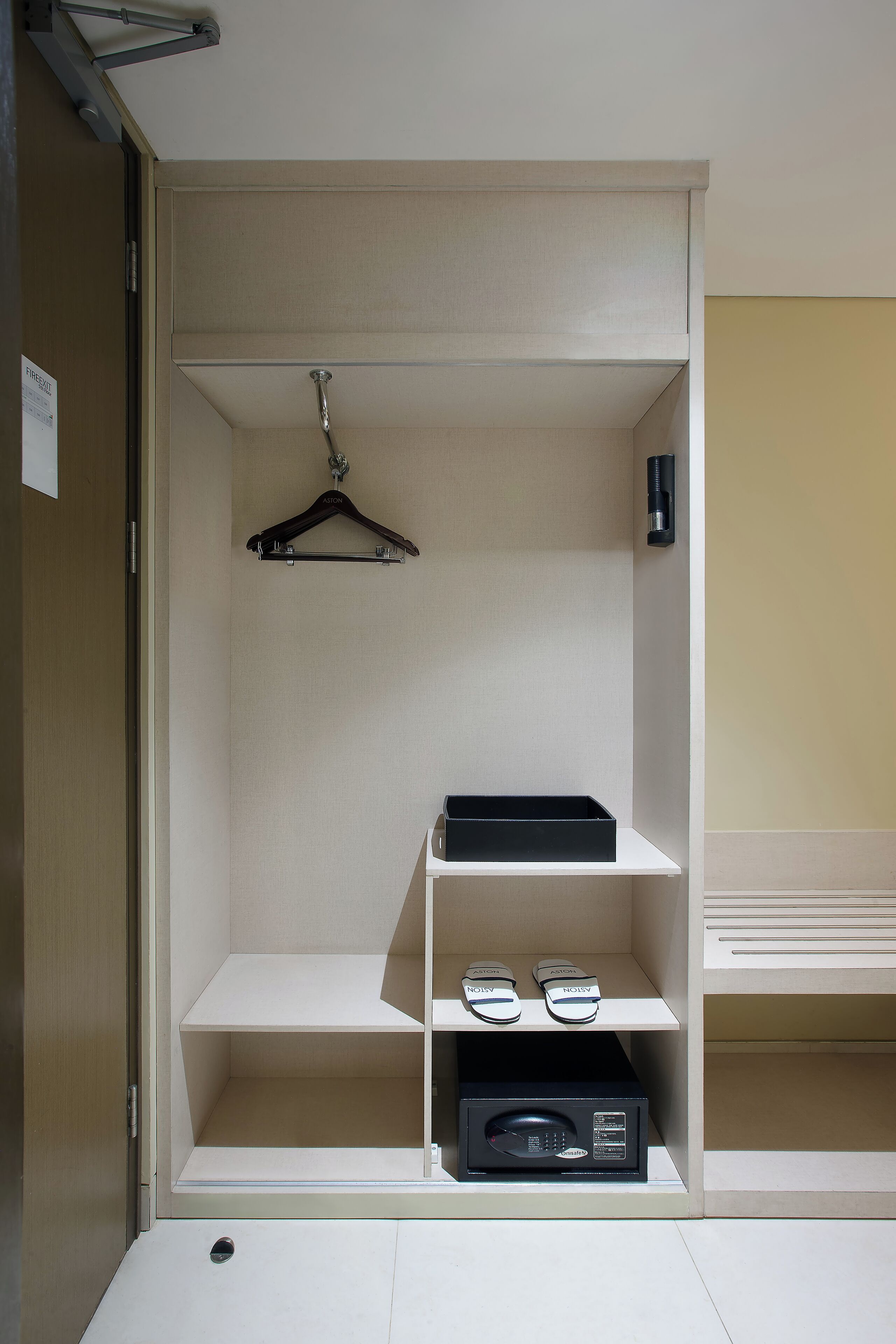 family room | living area | lcd tv