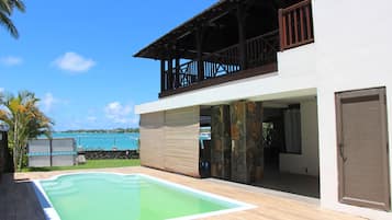 Outdoor pool, sun loungers