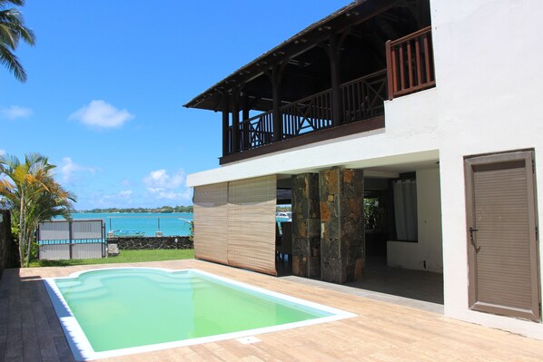 Außenpool, Liegestühle