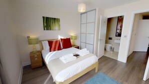 Apartment, 2 Bedrooms | 1 bedroom, premium bedding, iron/ironing board, free WiFi - Signet Apartments - Ceres (Cambridge)