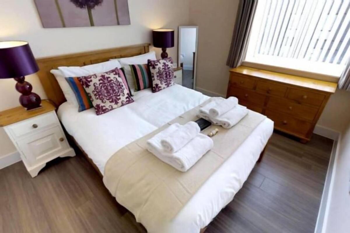 1 bedroom, premium bedding, iron/ironing board, free WiFi
