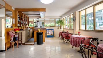 Bar (in der Unterkunft)