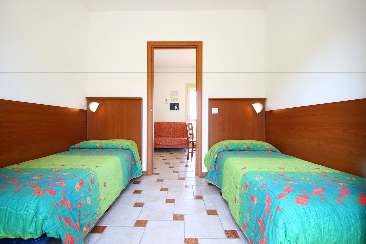Bungalow, 2 Bedrooms | In-room safe, WiFi