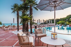 2 piscine all'aperto