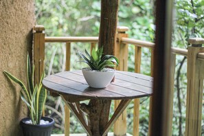 Standard Tree House, 1 Bedroom, Garden View, Garden Area | Living area