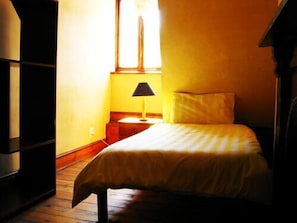 In-room safe, iron/ironing board, free WiFi, bed sheets