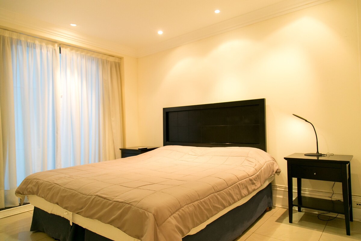Apartamento (PB05) | Cortinas opacas, sistema de insonorización, wifi gratis y ropa de cama