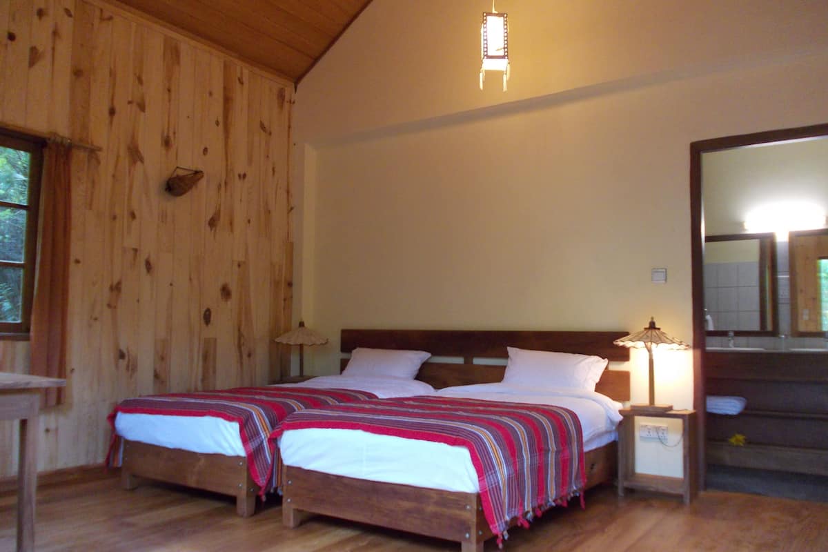 Bungalow | Minibar, in-room safe, desk, WiFi (free)