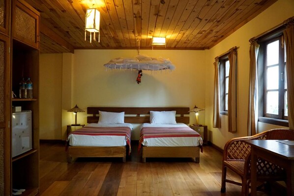 Minibar, Zimmersafe, Schreibtisch, kostenloses WLAN