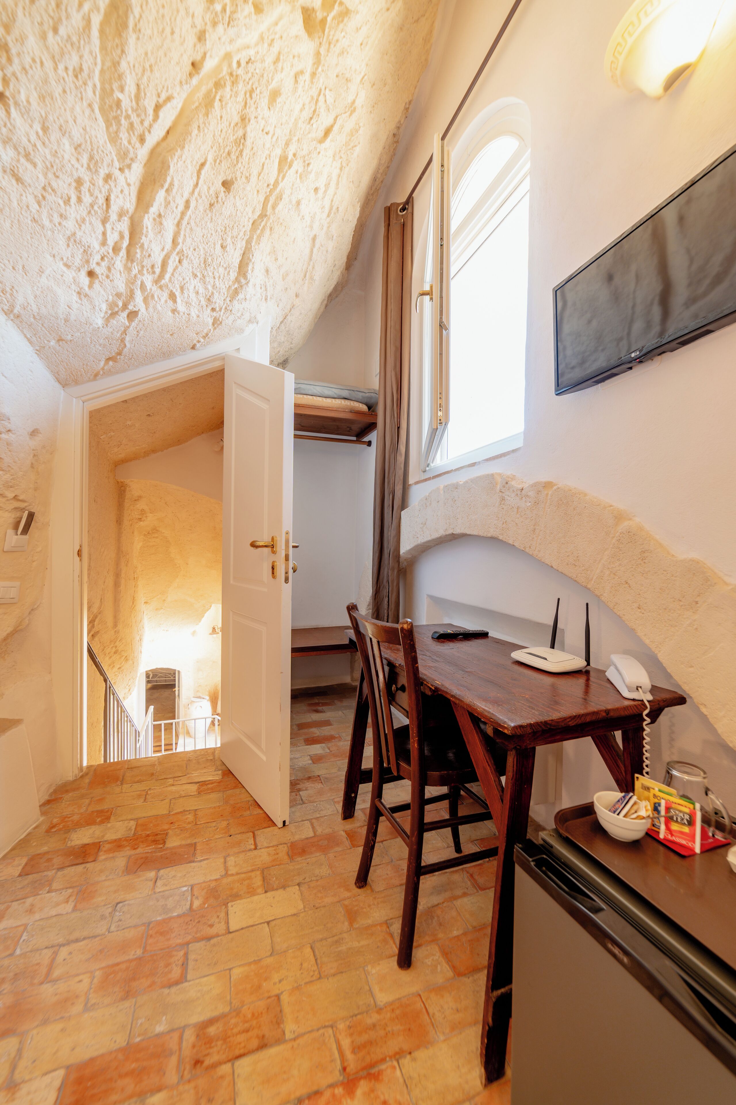 economy single room | 1 bedroom, minibar, desk, blackout curtains