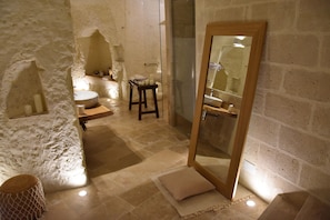 Junior Studio Suite | Minibar, desk, blackout drapes, iron/ironing board - Il Belvedere (Matera)