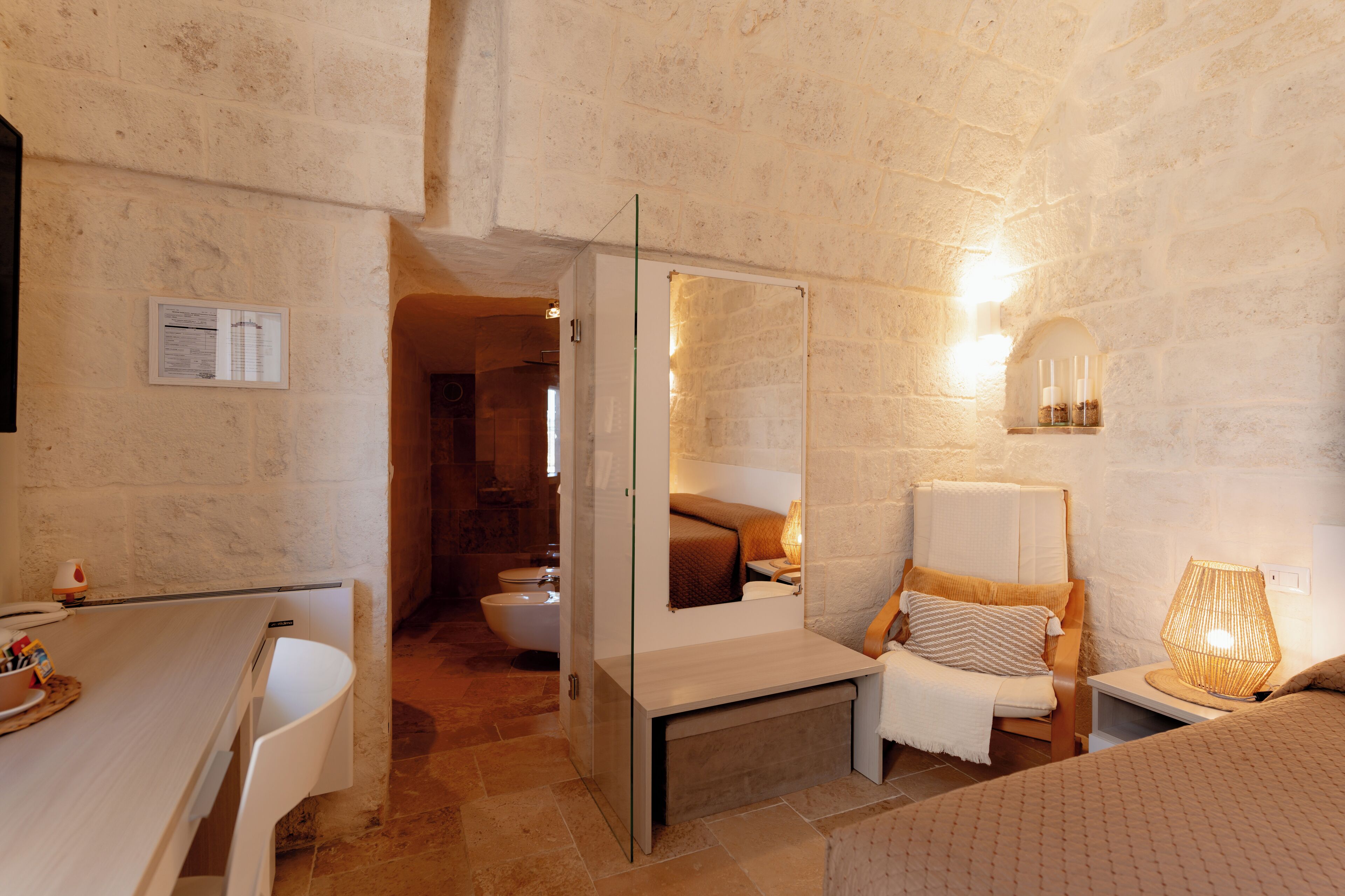 standard room | 1 bedroom, minibar, desk, blackout curtains