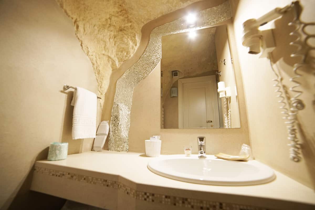 standard room | bathroom | shower, free toiletries, hair dryer, slippers