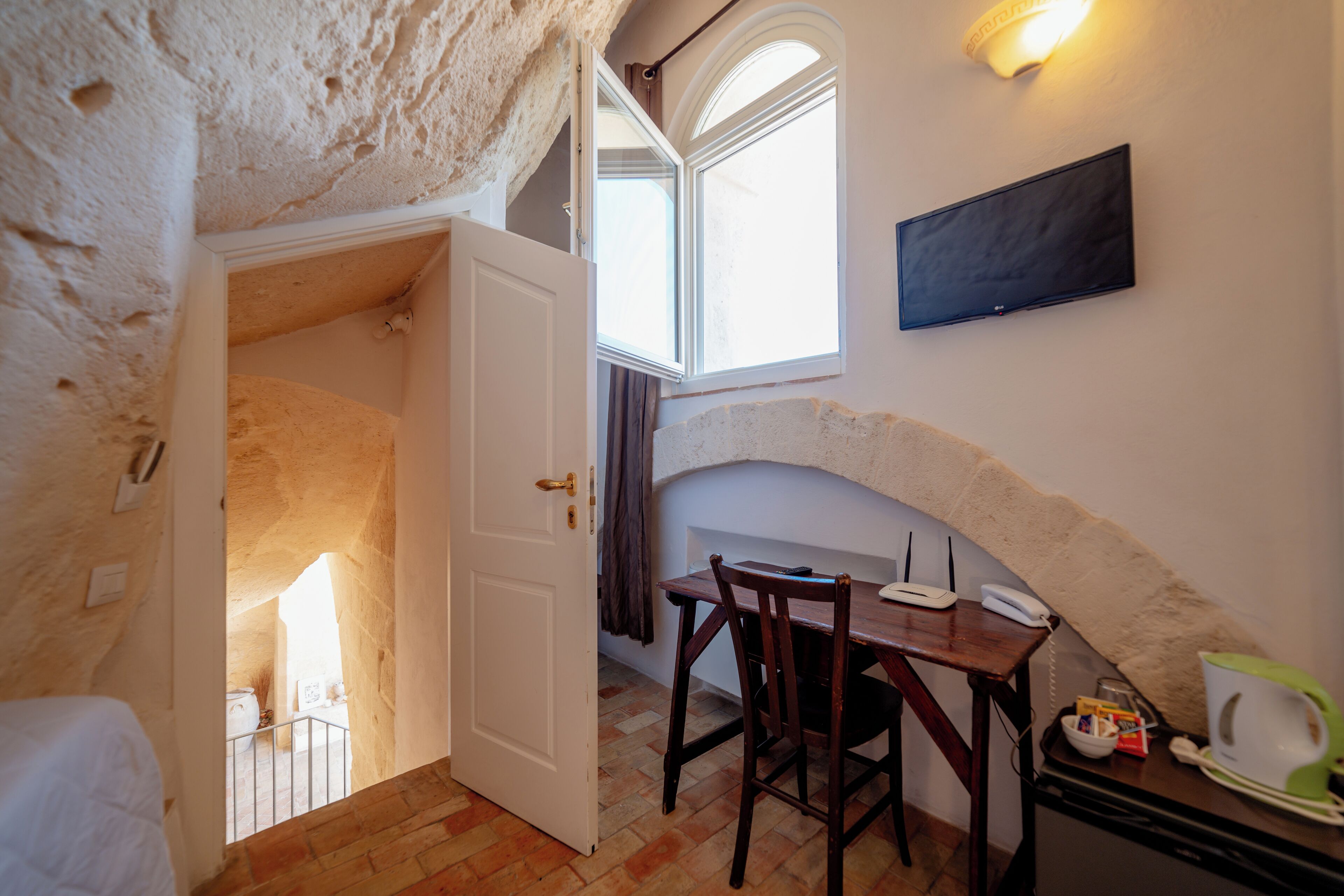 economy single room | 1 bedroom, minibar, desk, blackout curtains