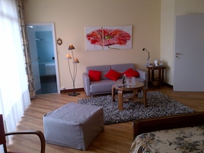 Double Room (Fifties) | Living area - Villa Ayrault (Châtillon-sur-Thouet)