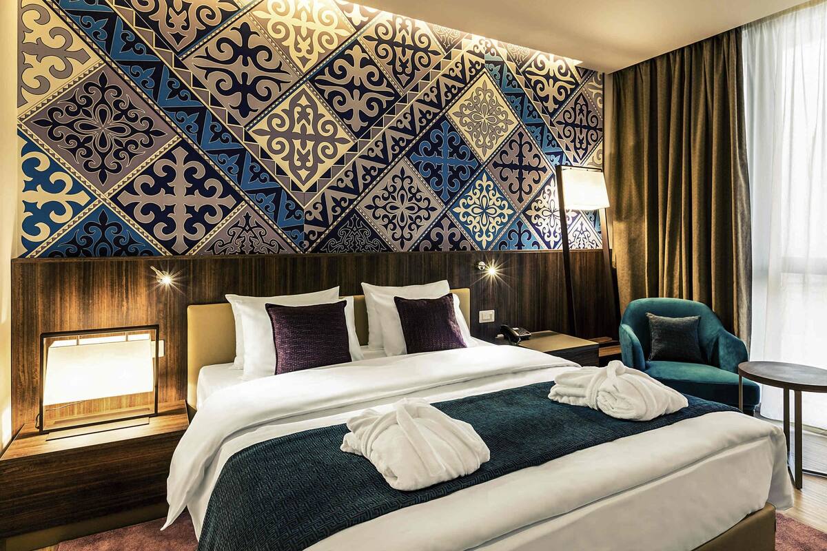 1 bedroom, premium bedding, free minibar items, in-room safe