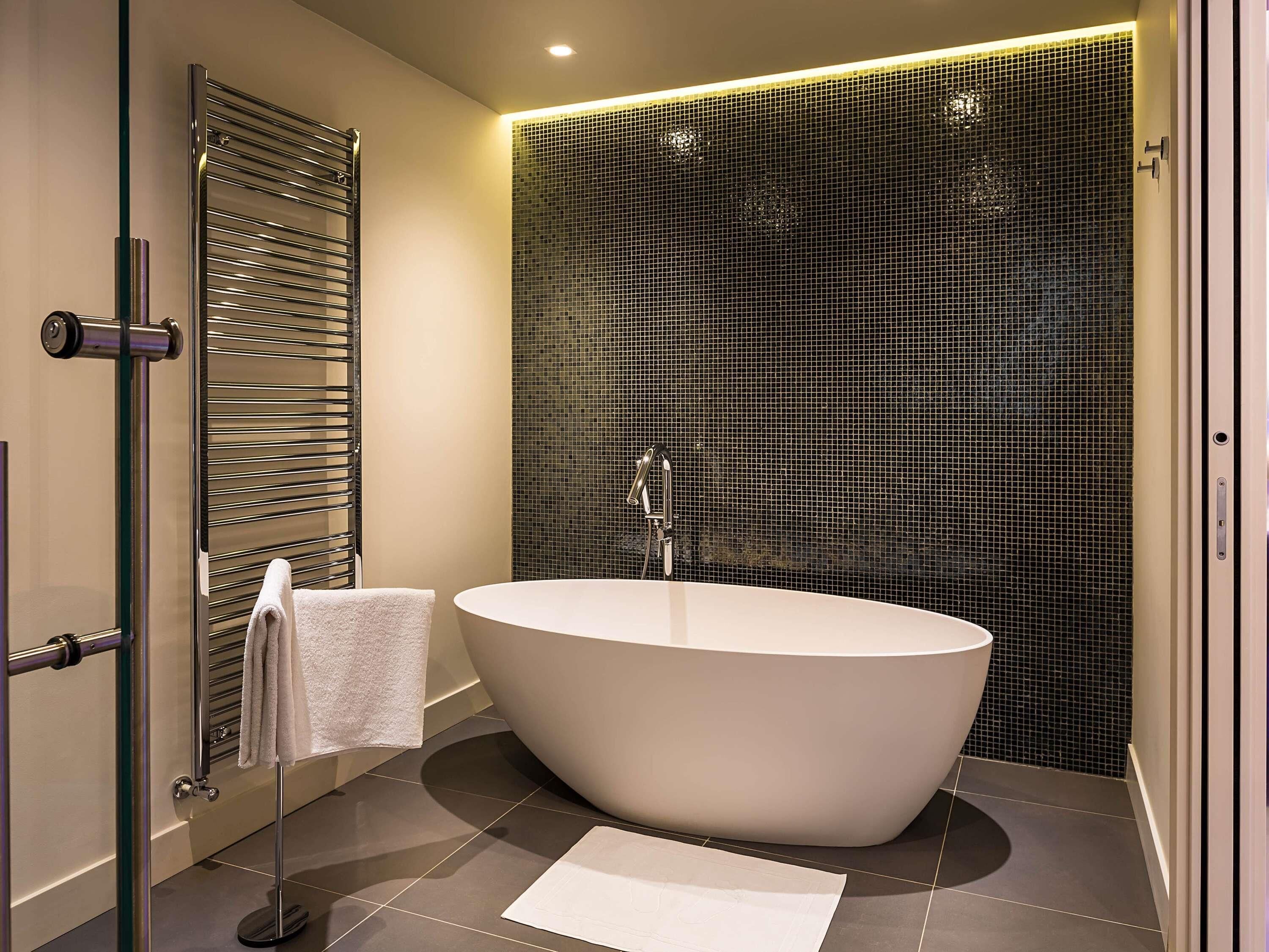 1 bedroom, premium bedding, free minibar items, in-room safe