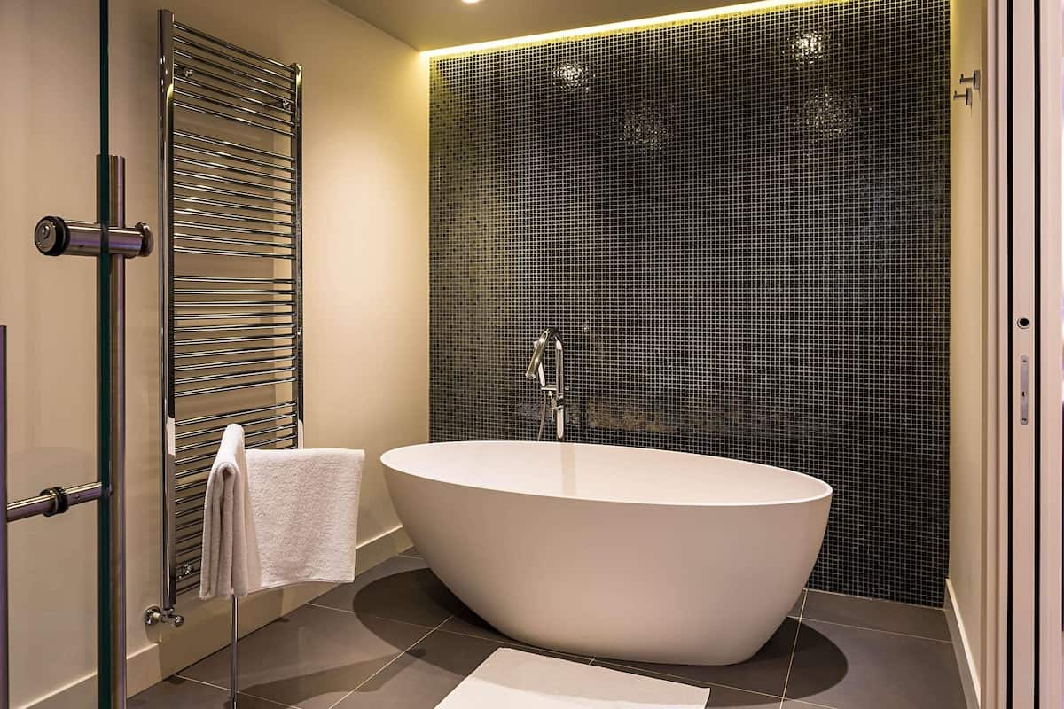 1 bedroom, premium bedding, free minibar items, in-room safe